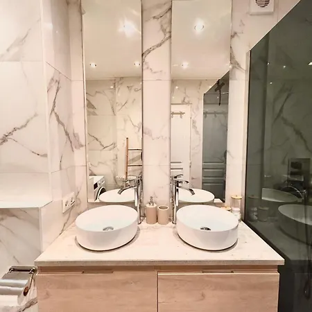 Near Port & - Private Parking & Breakfast - Full * نيس