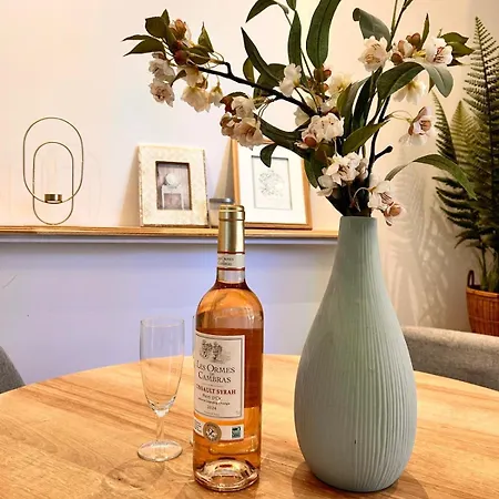 Near Port & - Private Parking & Breakfast - Full