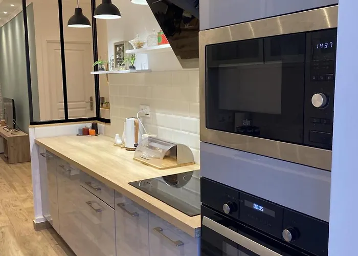 Near Port & - Private Parking & Breakfast - Full * Nice