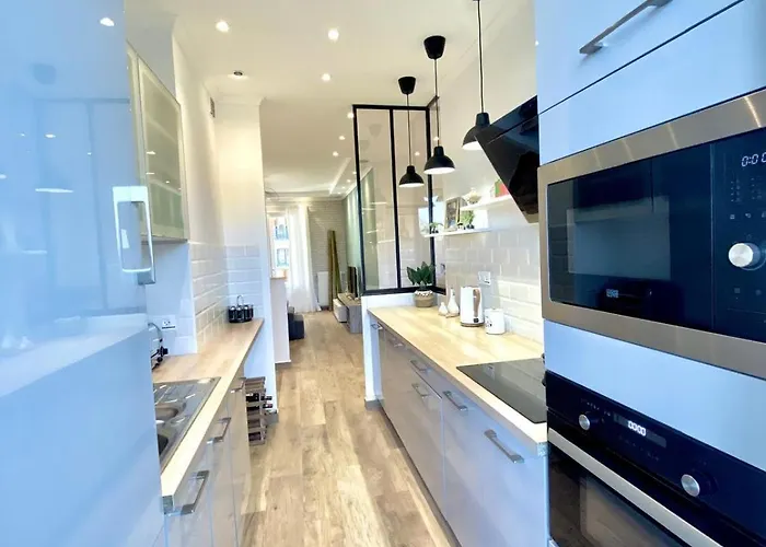 Near Port & - Private Parking & Breakfast - Full Daire *