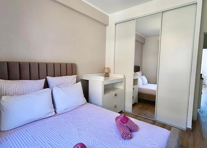 Near Port & - Private Parking & Breakfast - Full