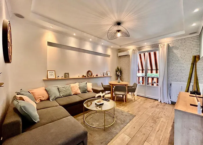 Near Port & - Private Parking & Breakfast - Full * Nice