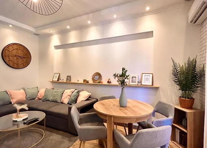 Near Port & - Private Parking & Breakfast - Full *