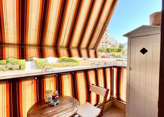 Near Port & - Private Parking & Breakfast - Full