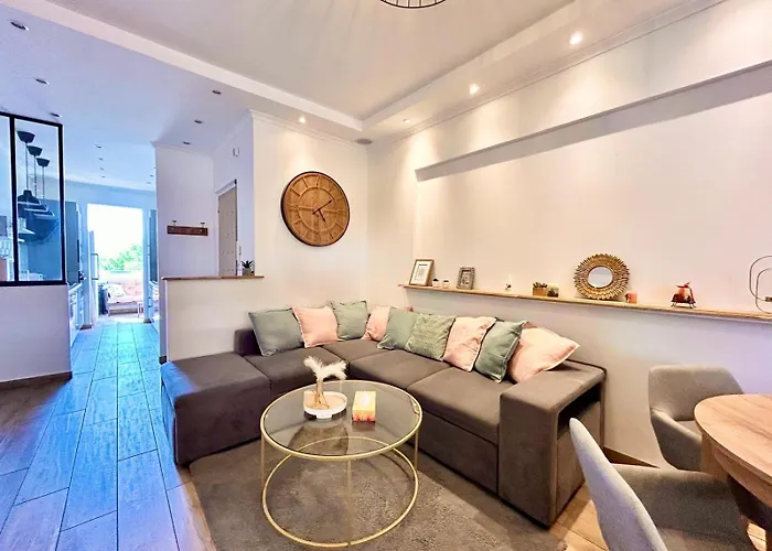 Near Port & - Private Parking & Breakfast - Full *