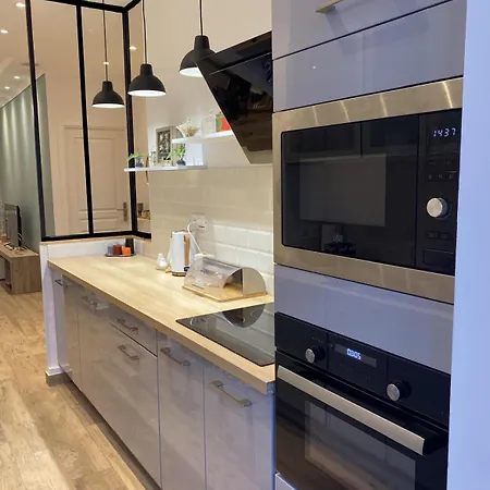 Near Port & - Private Parking - Full * Nice