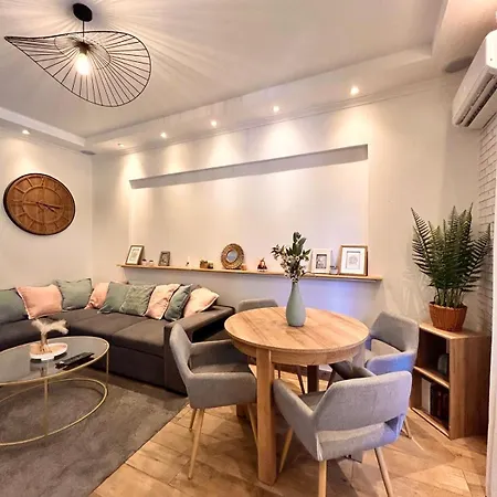 Near Port & - Private Parking - Full *